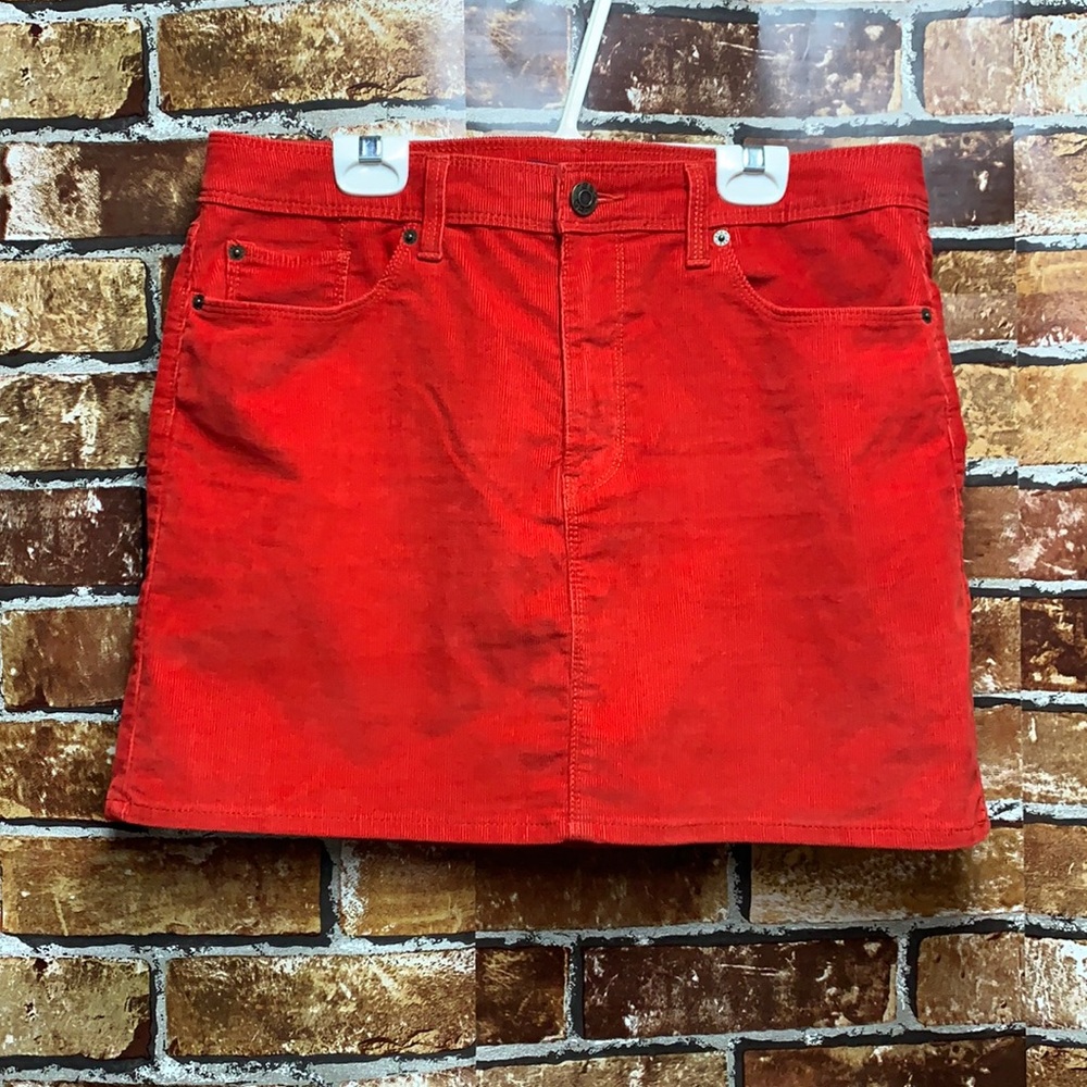 GAP Red Mini Skirt Chic and Stylish